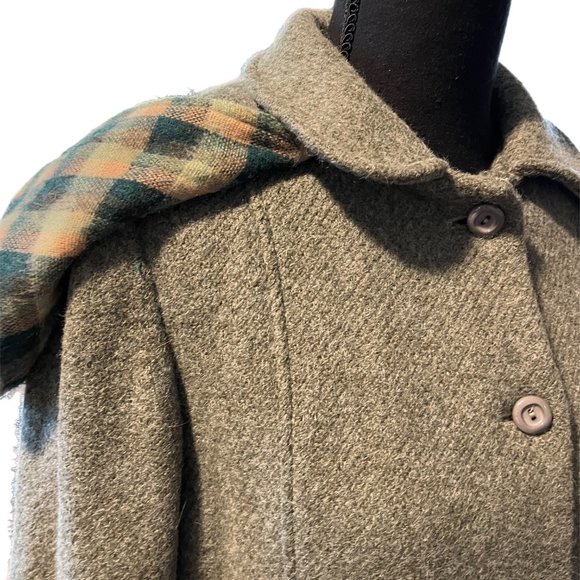 Wool vintage coat with detachable, reversible plaid capelet - Picture 8 of 9
